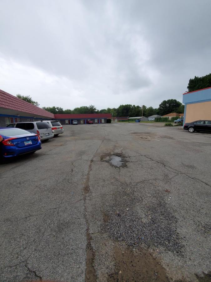 Gray Plaza Motel West Frankfort Eksteriør bilde