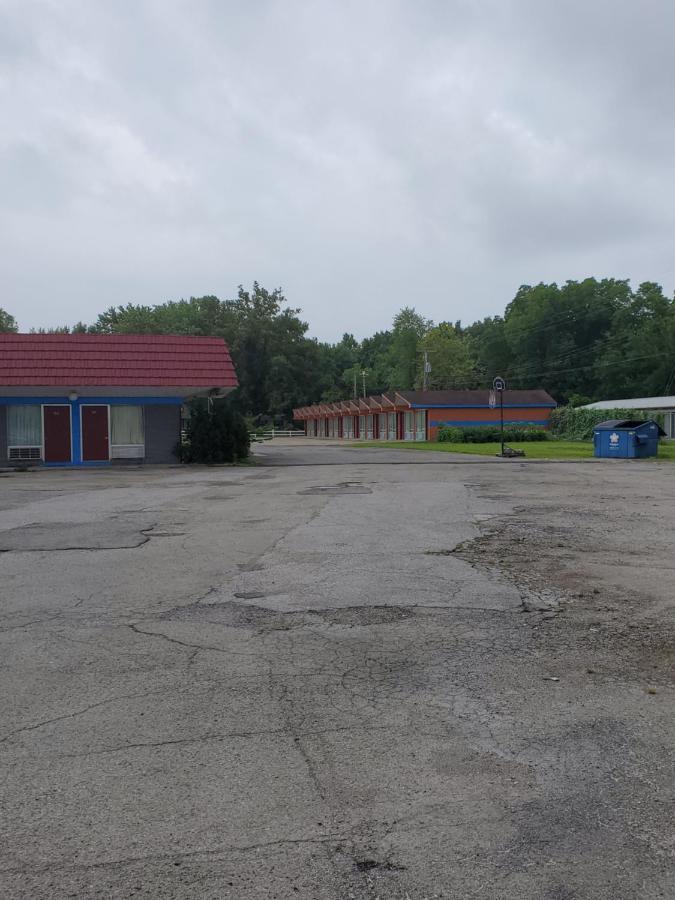 Gray Plaza Motel West Frankfort Eksteriør bilde