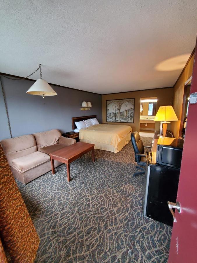 Gray Plaza Motel West Frankfort Eksteriør bilde