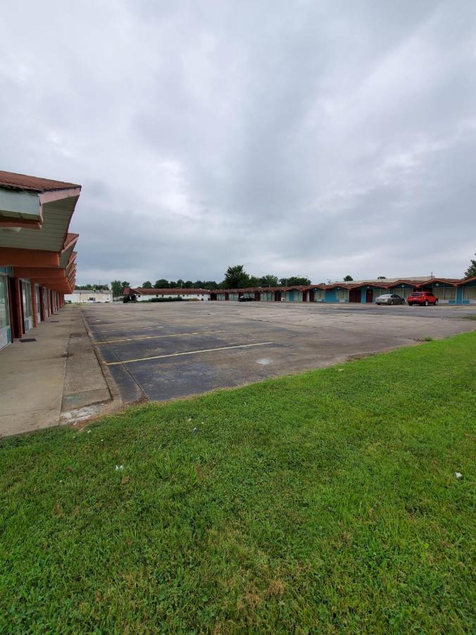 Gray Plaza Motel West Frankfort Eksteriør bilde